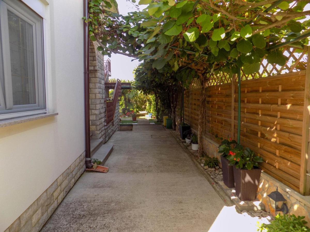 Oriella Apartmans And Room Novigrad  Exterior photo