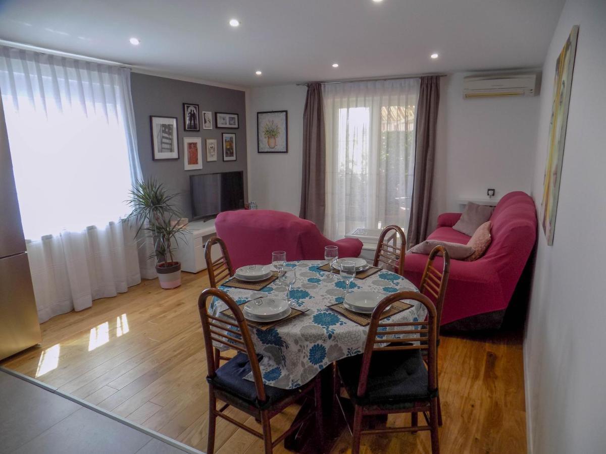 Oriella Apartmans And Room Novigrad  Exterior photo