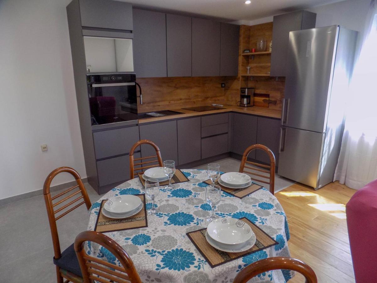 Oriella Apartmans And Room Novigrad  Exterior photo