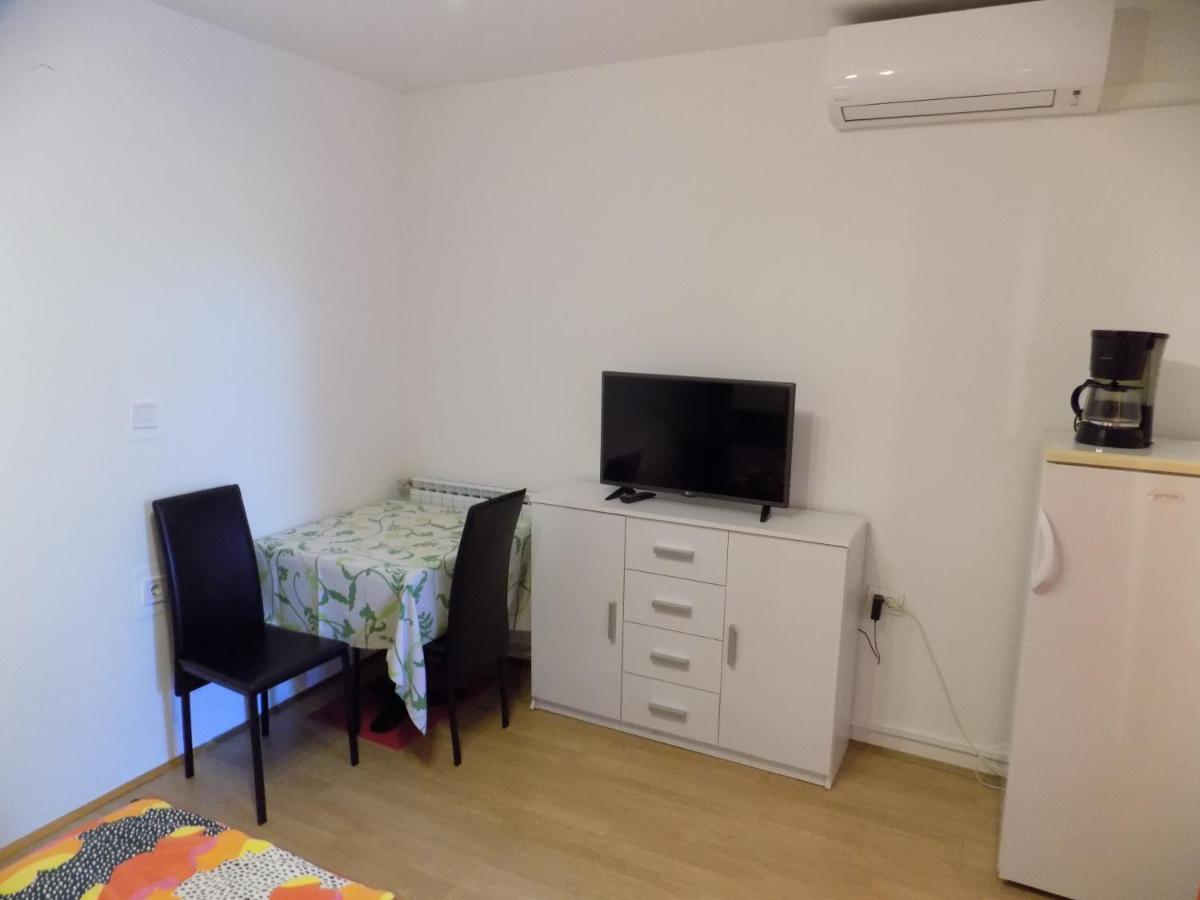 Oriella Apartmans And Room Novigrad  Exterior photo